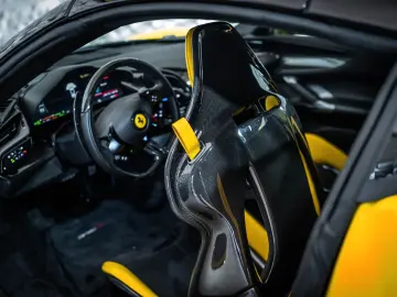 SF90 Spider Giallo Modena
