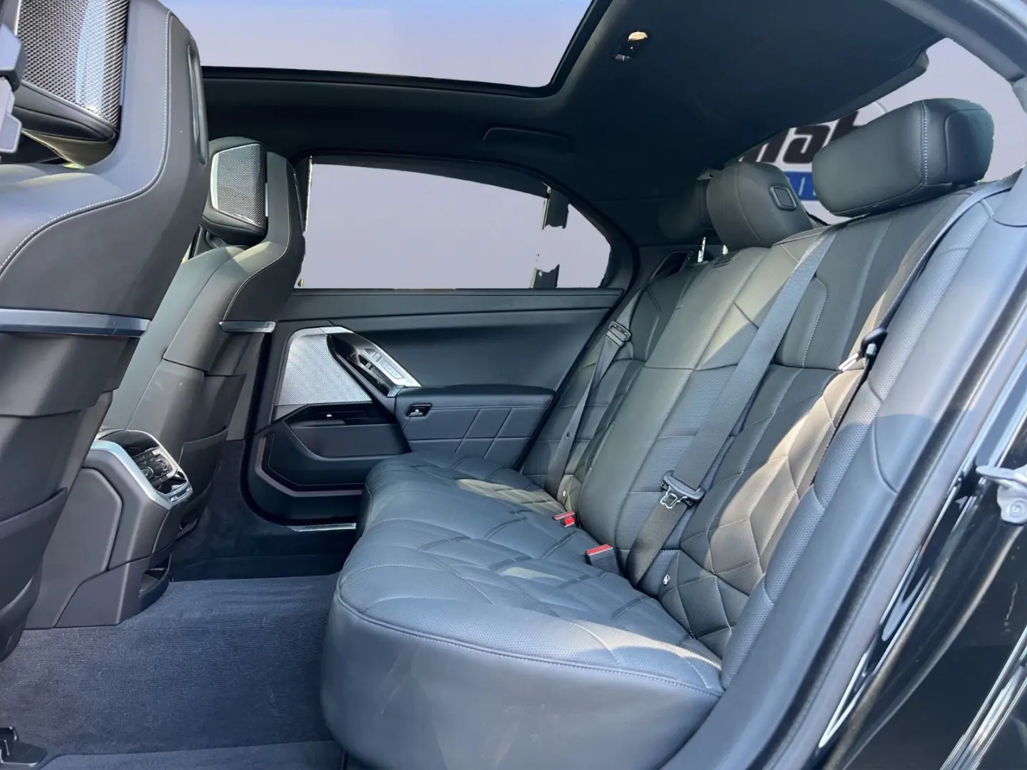 740d xDrive M Sport-Paket*PANO&SKY*LOUNGE*4D*AKT