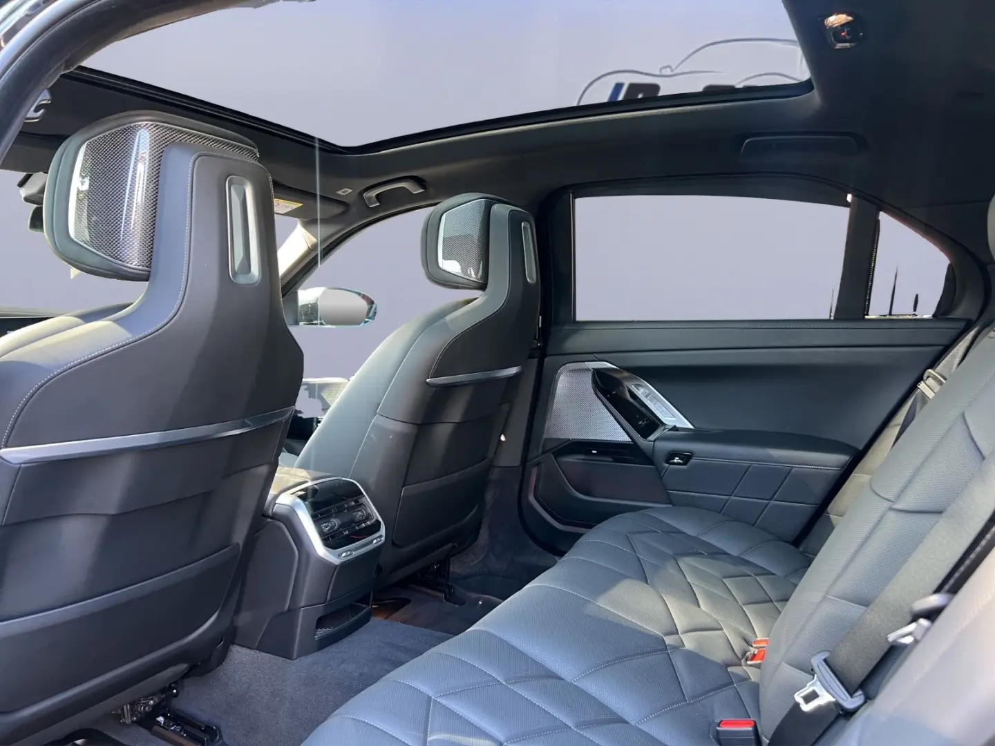 740d xDrive M Sport-Paket*PANO&SKY*LOUNGE*4D*AKT