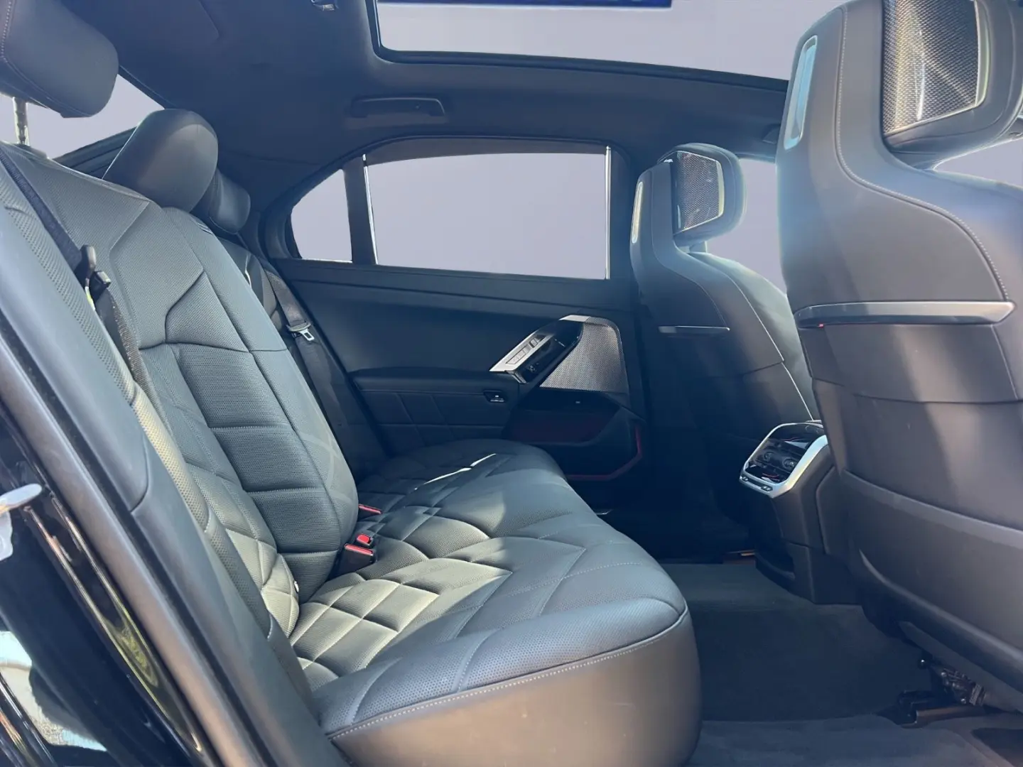 740d xDrive M Sport-Paket*PANO&SKY*LOUNGE*4D*AKT