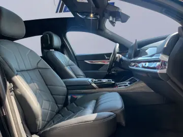 740d xDrive M Sport-Paket*PANO&SKY*LOUNGE*4D*AKT