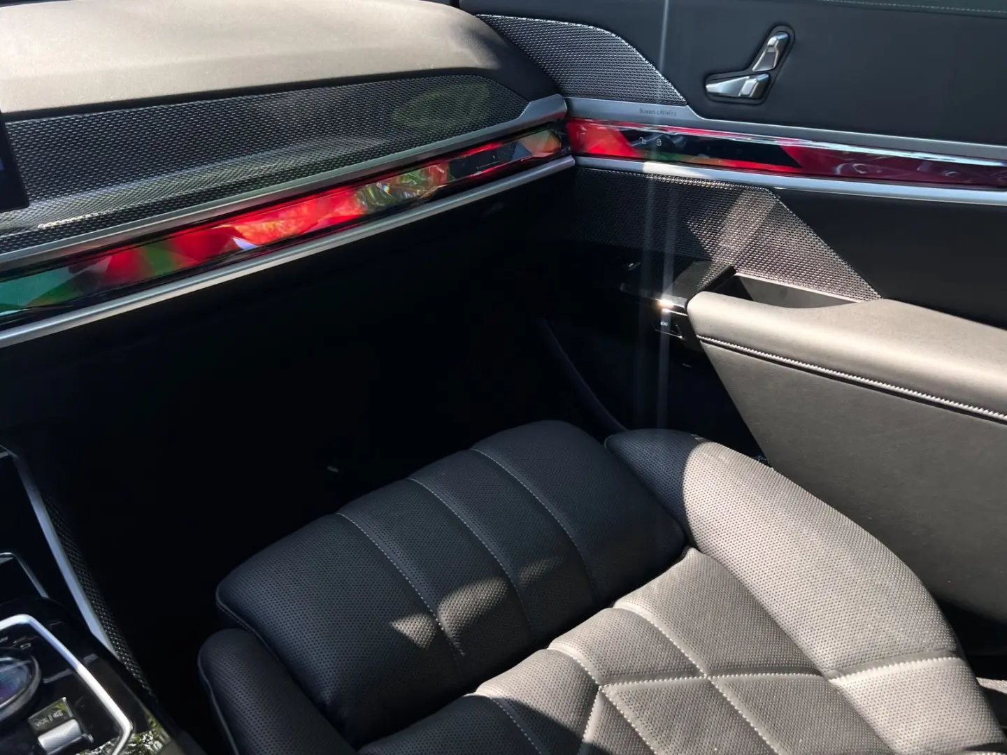 740d xDrive M Sport-Paket*PANO&SKY*LOUNGE*4D*AKT