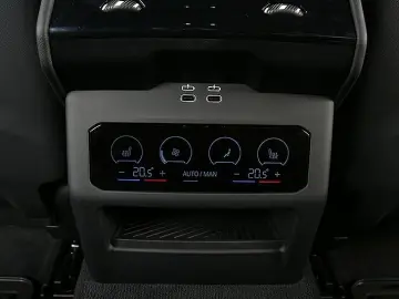 M5 G90 ACC B&W Carbon Pak. V-Max Sitzbelüf. LED