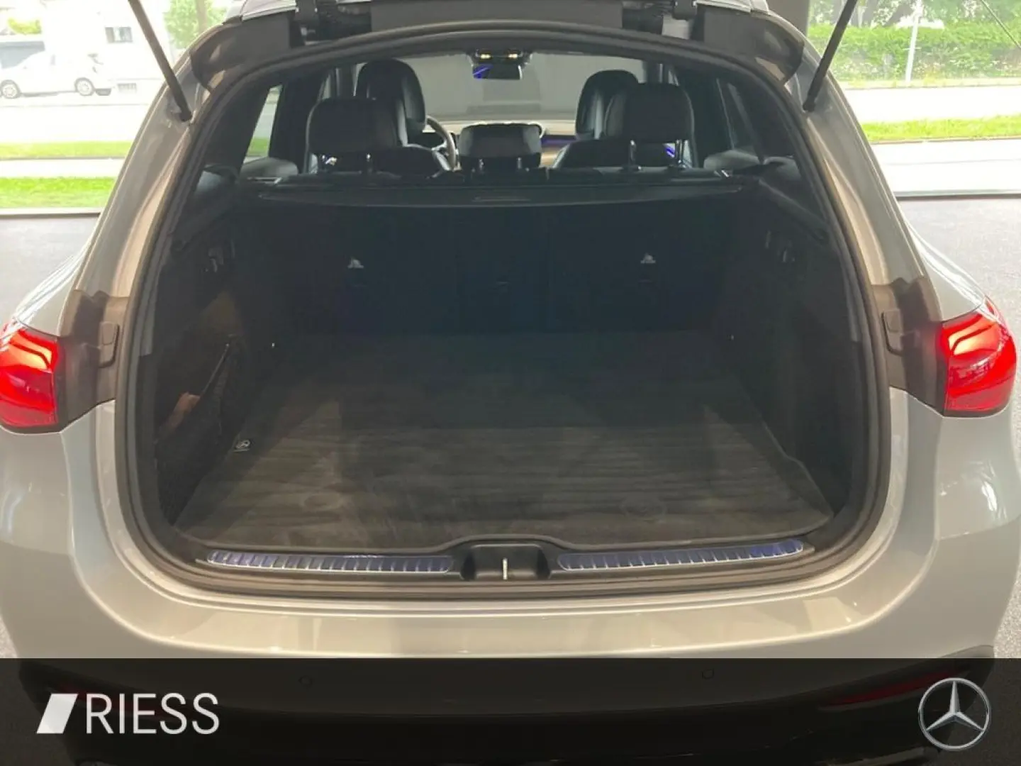 GLC 220 d 4M AMG AHK FAHRASSIST+ RFK NIGHT SPUR