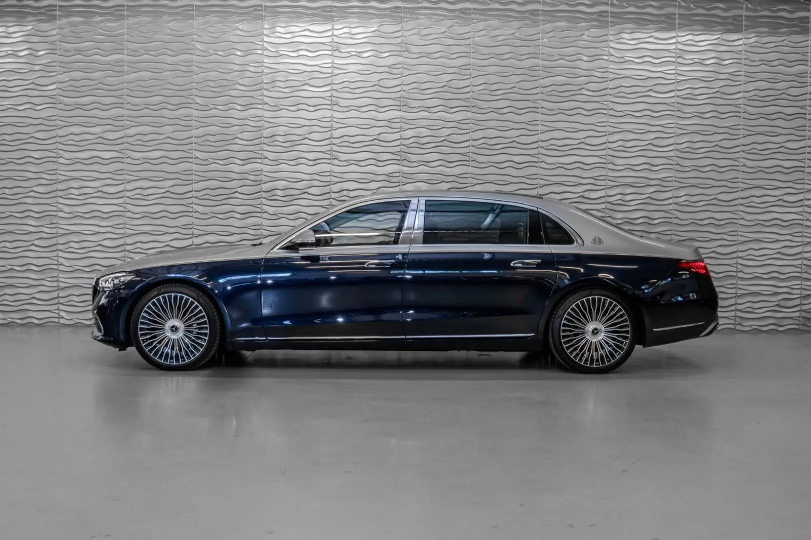 Maybach* EXCL.*First-Class*TV*DRIVE Pilot*BODY*