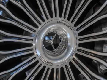 Maybach* EXCL.*First-Class*TV*DRIVE Pilot*BODY*