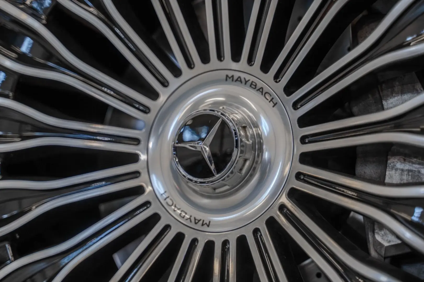 Maybach* EXCL.*First-Class*TV*DRIVE Pilot*BODY*