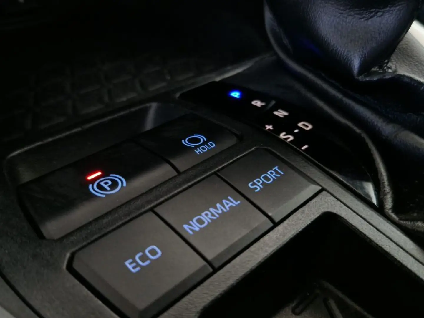 TOYOTA RAV4 2.5 Hybrid Dynamic HSD E-CVT