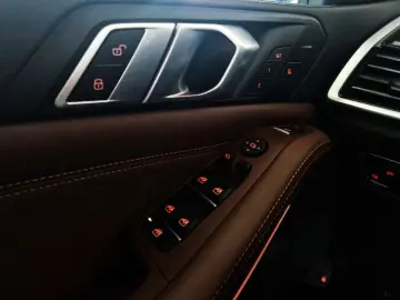 BMW X5 3.0 xDrive45e AT