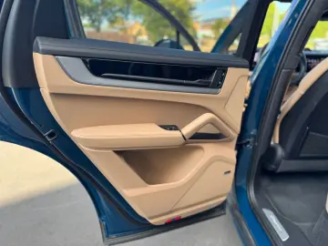 Cayenne Turbo E-Hybrid SportDesign PCCB PDCC