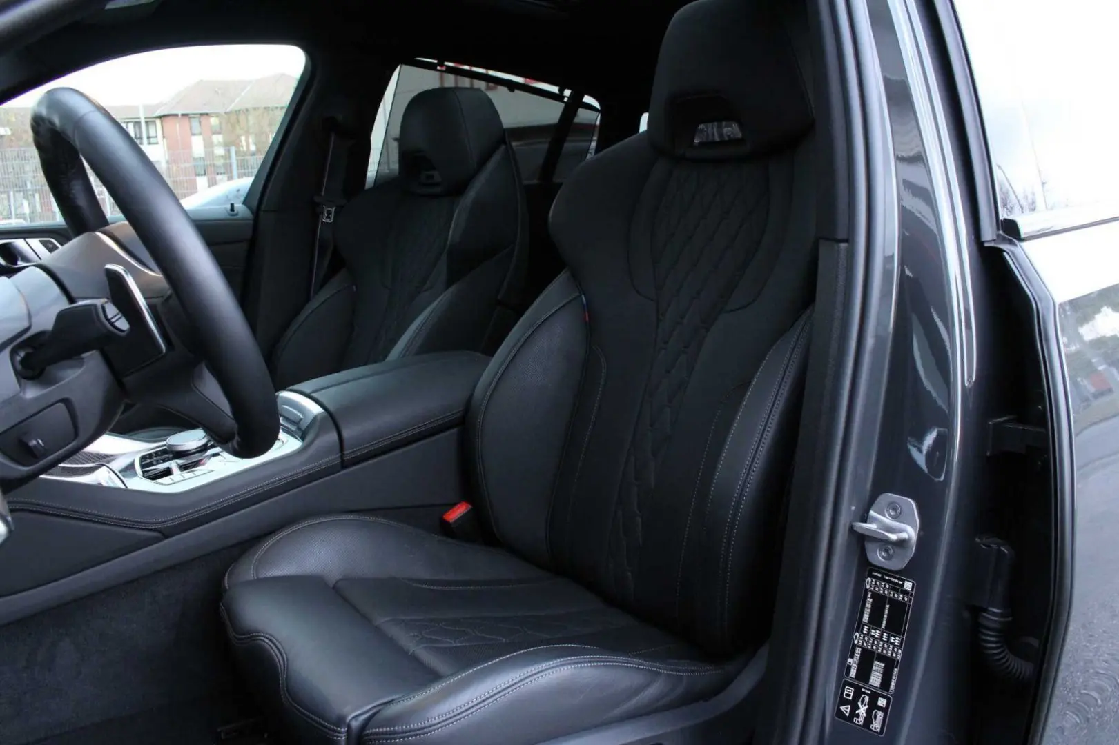 X6 30d  xDrive M-Sport Pro + SKYLOUNGE + AHK + H