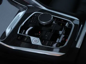 X6 30d  xDrive M-Sport Pro + SKYLOUNGE + AHK + H