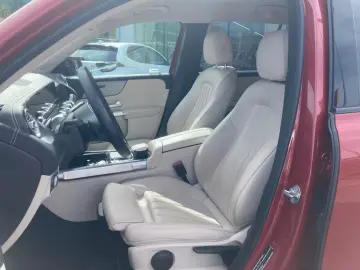 GLB 200d 4Matic Service included, warranty