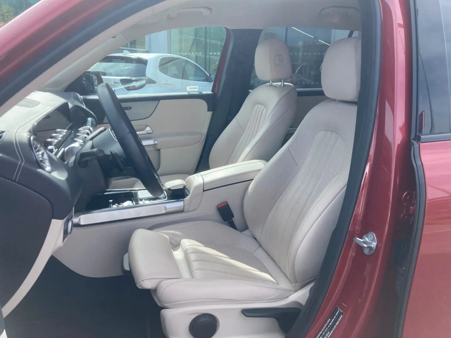 GLB 200d 4Matic Service included, warranty