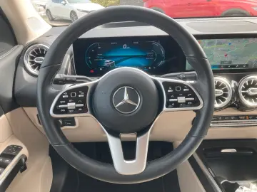 GLB 200d 4Matic Service included, warranty