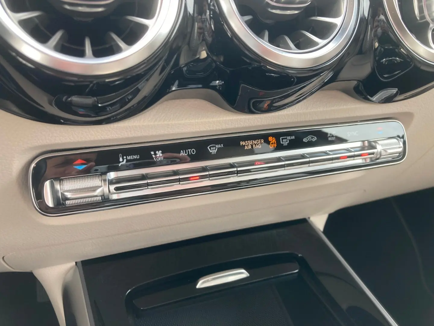 GLB 200d 4Matic Service included, warranty