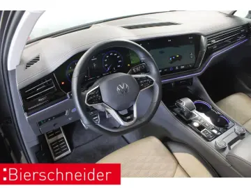 Touareg 3.0 TDI 2x R-Line 21 PANO AHK STAND