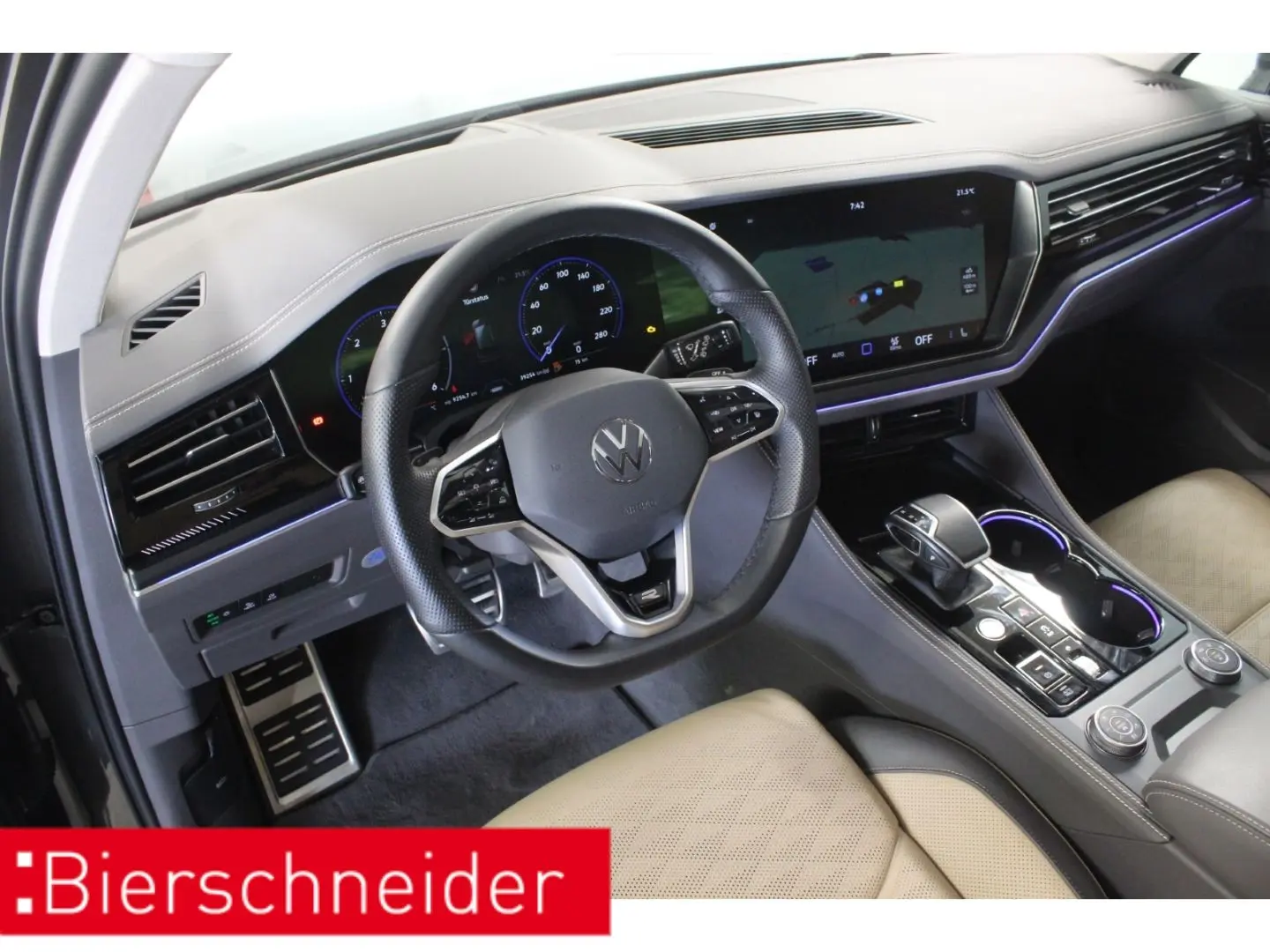 Touareg 3.0 TDI 2x R-Line 21 PANO AHK STAND