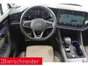 Touareg 3.0 TDI 2x R-Line 21 PANO AHK STAND