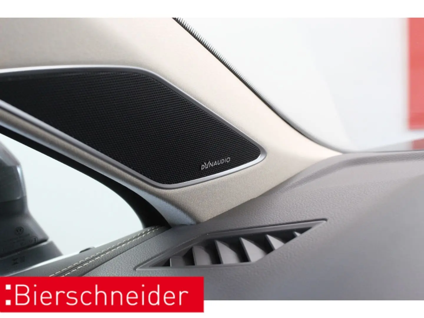 Touareg 3.0 TDI 2x R-Line 21 PANO AHK STAND