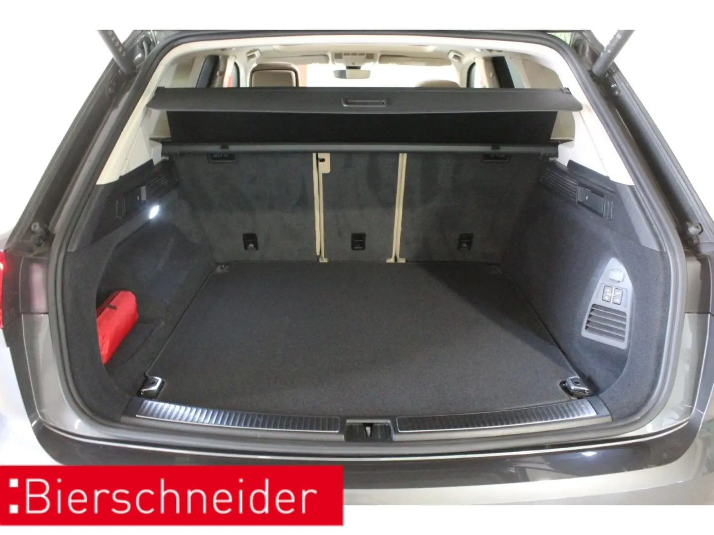 Touareg 3.0 TDI 2x R-Line 21 PANO AHK STAND