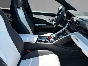 Urus V8 / 23' / B&O / Nachtsicht / AHK