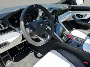 Urus V8 / 23' / B&O / Nachtsicht / AHK