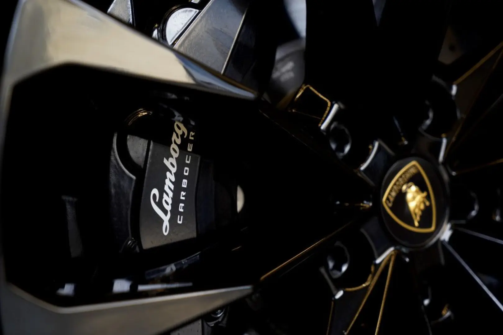 Urus S *1.HD *23Zoll *Pano *Keramik *B&O *Carbon