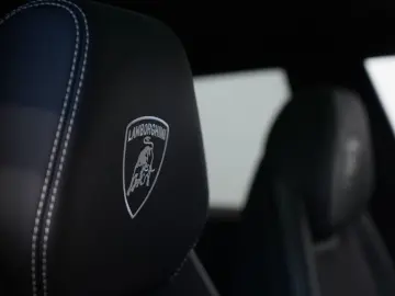 Urus S *1.HD *23Zoll *Pano *Keramik *B&O *Carbon