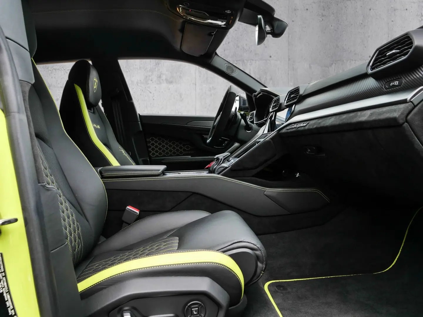 Urus Performante Verde Scandal, B&O, Nightvision