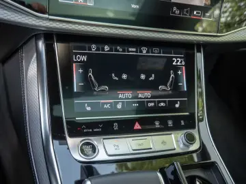 Q8 50TDI quattro S line LASER NAVI AHK STANDHZ