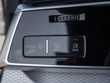 Q8 50TDI quattro S line LASER NAVI AHK STANDHZ