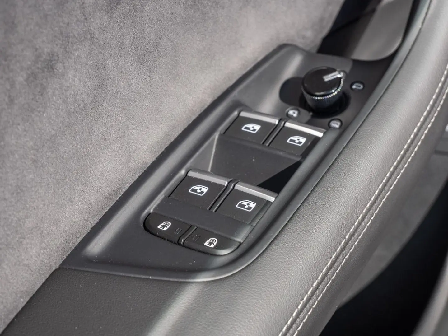 Q8 50TDI quattro S line LASER NAVI AHK STANDHZ