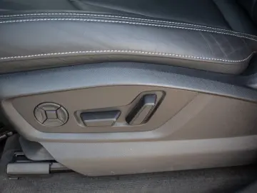 Q8 50TDI quattro S line LASER NAVI AHK STANDHZ