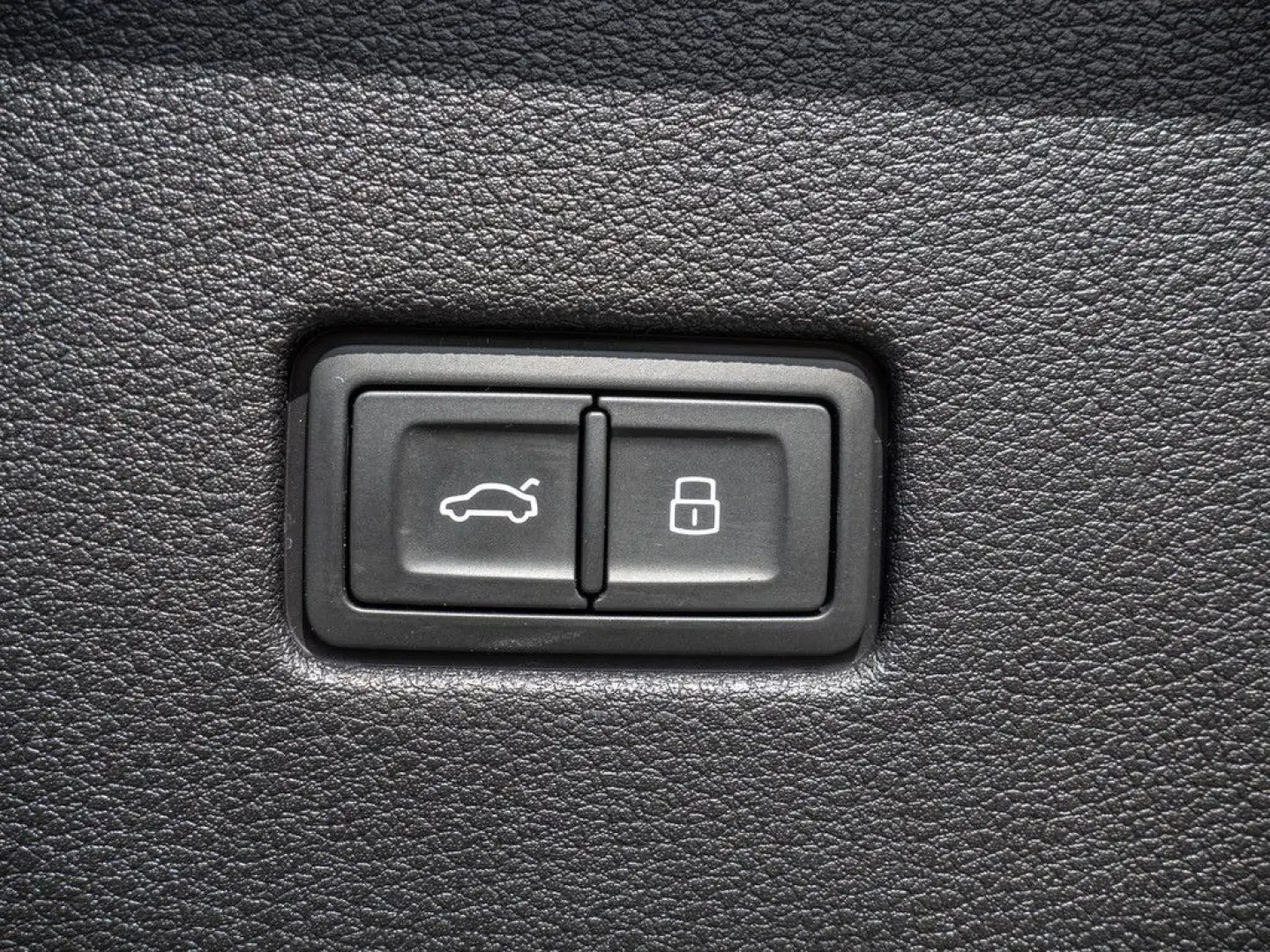 Q8 50TDI quattro S line LASER NAVI AHK STANDHZ