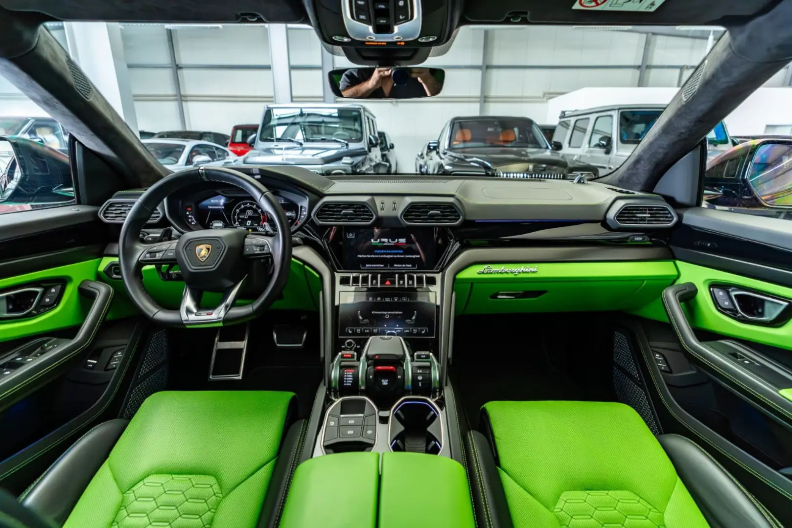 Urus 4.0 V8 / Vernice Opaca/ Pano / Prod:05.2022