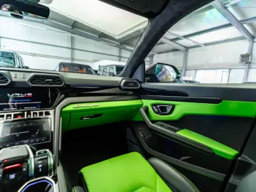 Urus 4.0 V8 / Vernice Opaca/ Pano / Prod:05.2022
