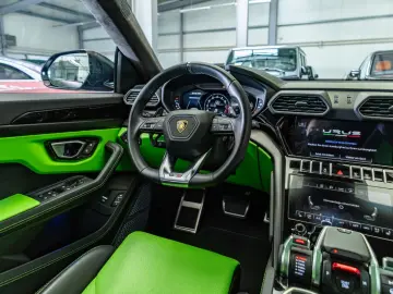 Urus 4.0 V8 / Vernice Opaca/ Pano / Prod:05.2022
