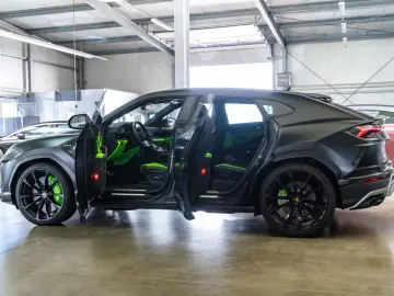 Urus 4.0 V8 / Vernice Opaca/ Pano / Prod:05.2022