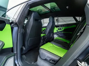 Urus 4.0 V8 / Vernice Opaca/ Pano / Prod:05.2022