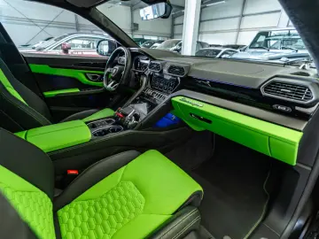Urus 4.0 V8 / Vernice Opaca/ Pano / Prod:05.2022