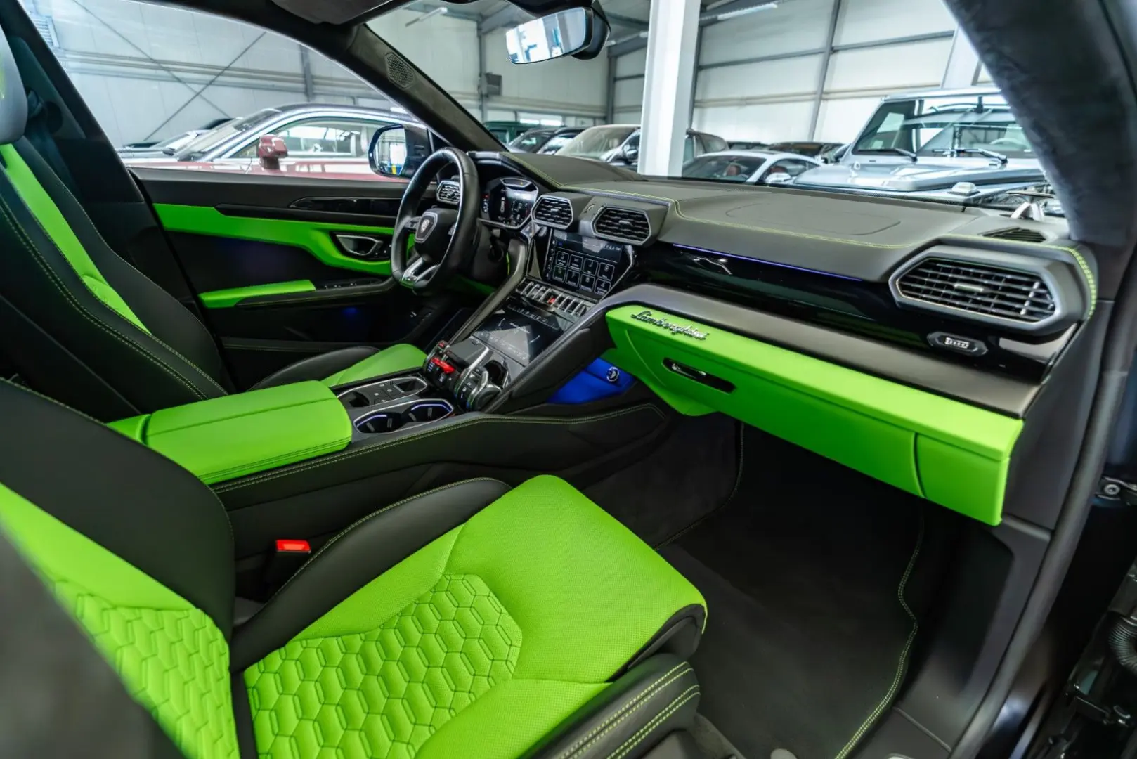 Urus 4.0 V8 / Vernice Opaca/ Pano / Prod:05.2022