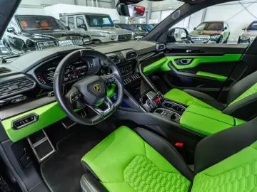 Urus 4.0 V8 / Vernice Opaca/ Pano / Prod:05.2022
