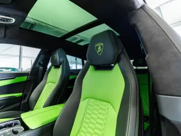 Urus 4.0 V8 / Vernice Opaca/ Pano / Prod:05.2022
