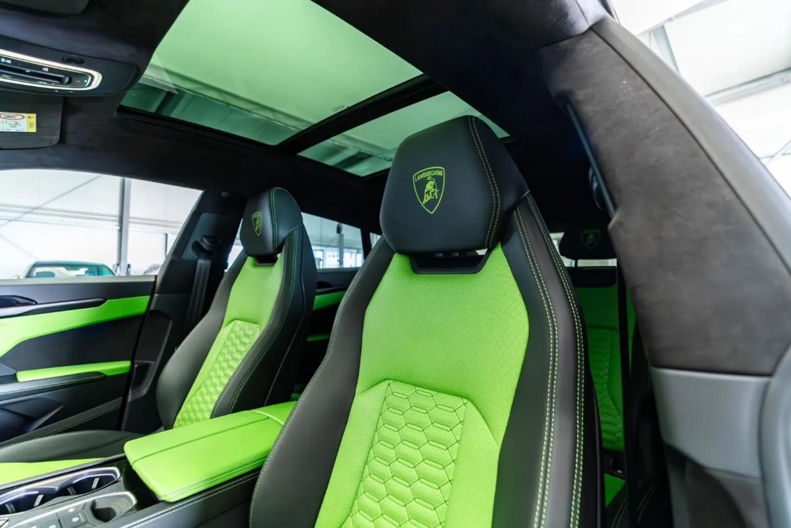 Urus 4.0 V8 / Vernice Opaca/ Pano / Prod:05.2022