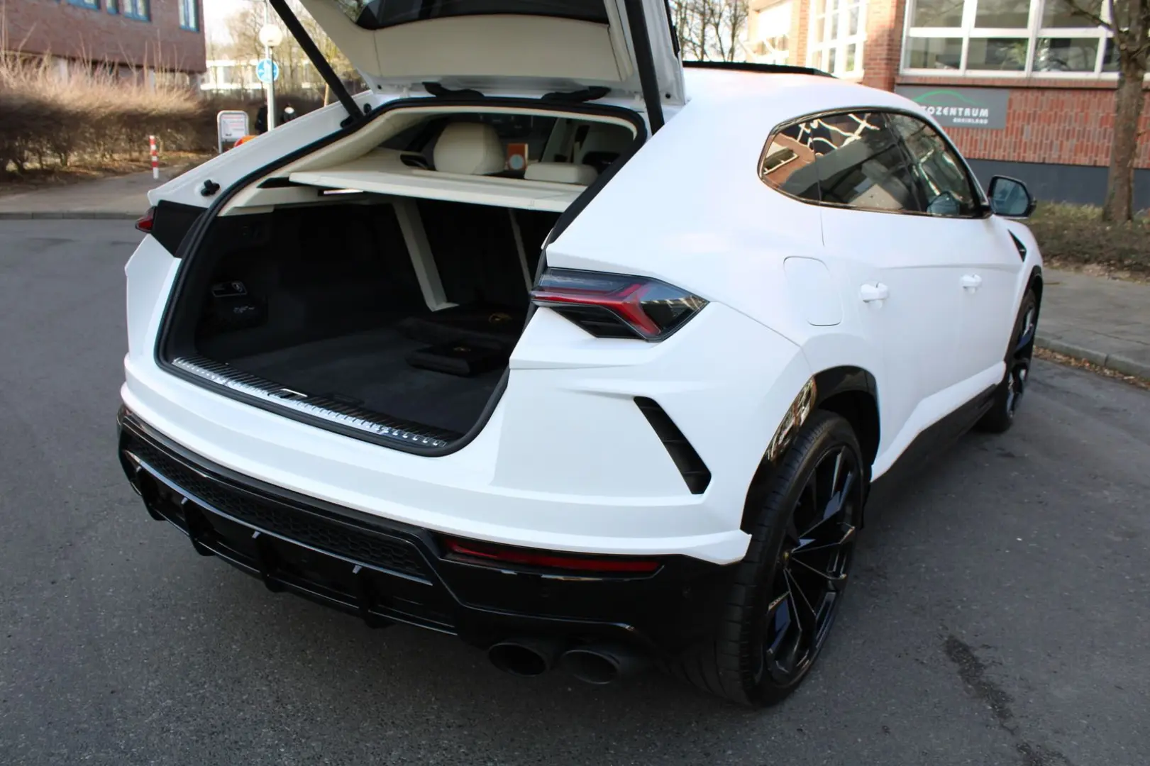 Urus 4.0 1.Hand/Pano/Massage/Bang&Olufsen/HuD