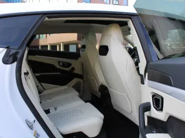 Urus 4.0 1.Hand/Pano/Massage/Bang&Olufsen/HuD