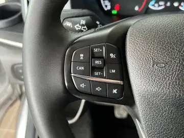 Tourneo Custom TitaniumX 9Sitze ACC BI-Xenon Nav