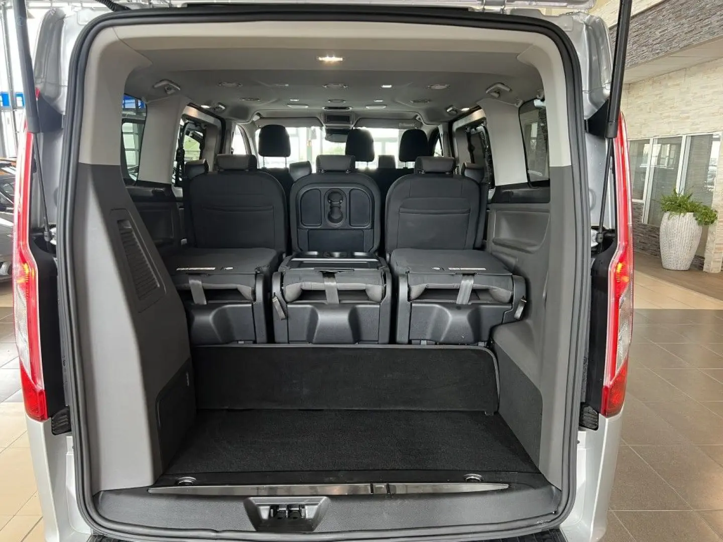 Tourneo Custom TitaniumX 9Sitze ACC BI-Xenon Nav