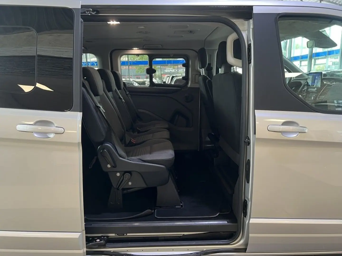 Tourneo Custom TitaniumX 9Sitze ACC BI-Xenon Nav